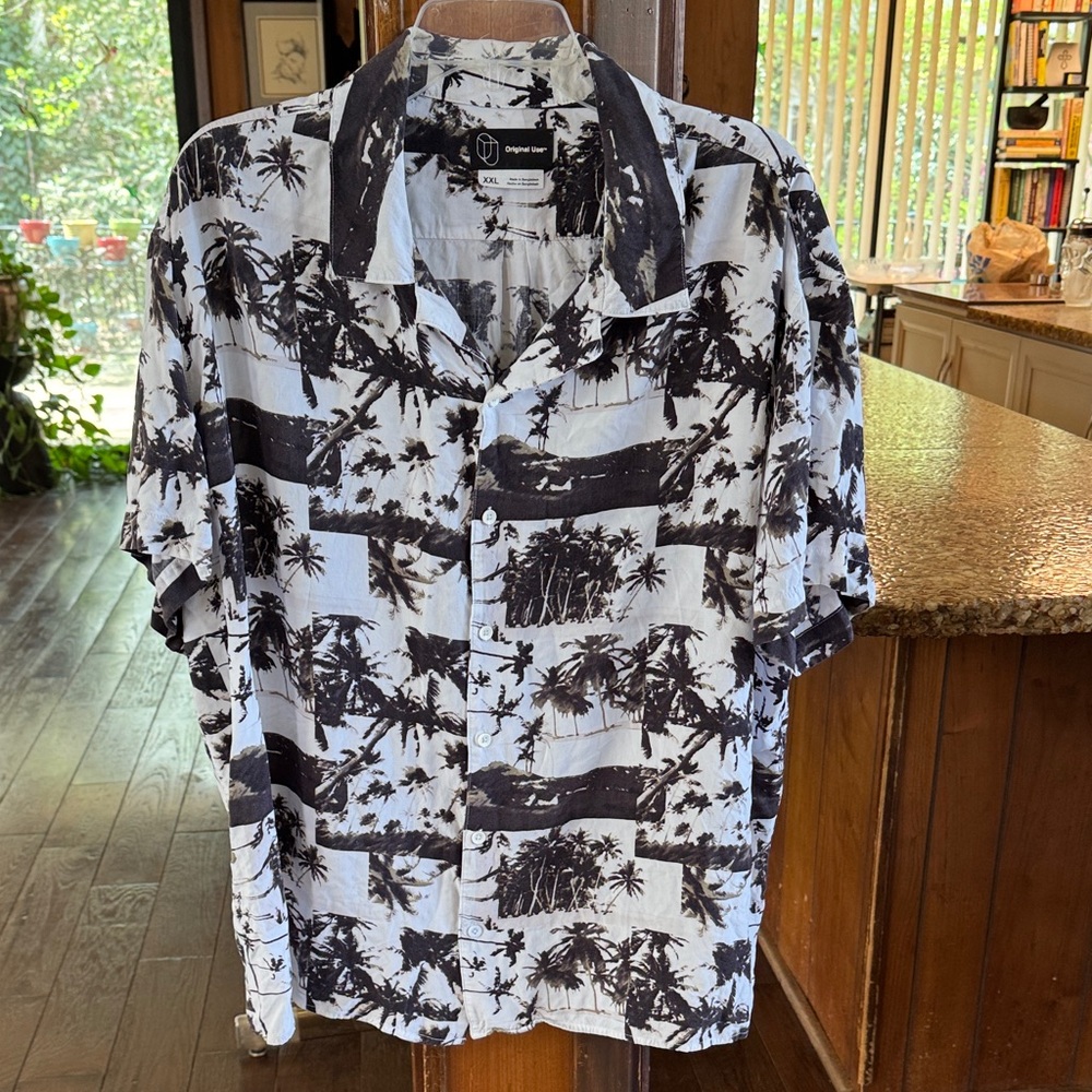 Original Use mens XXL black & white palm tree design short sleeve button down.